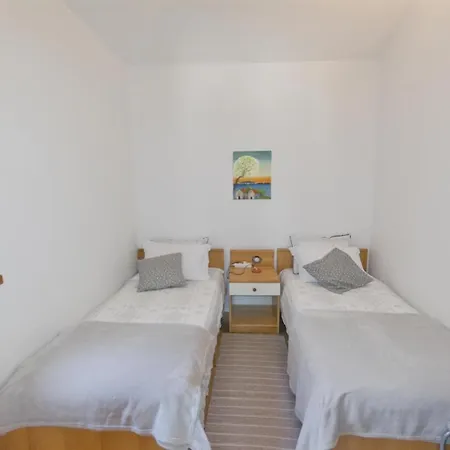 Ina Apartment